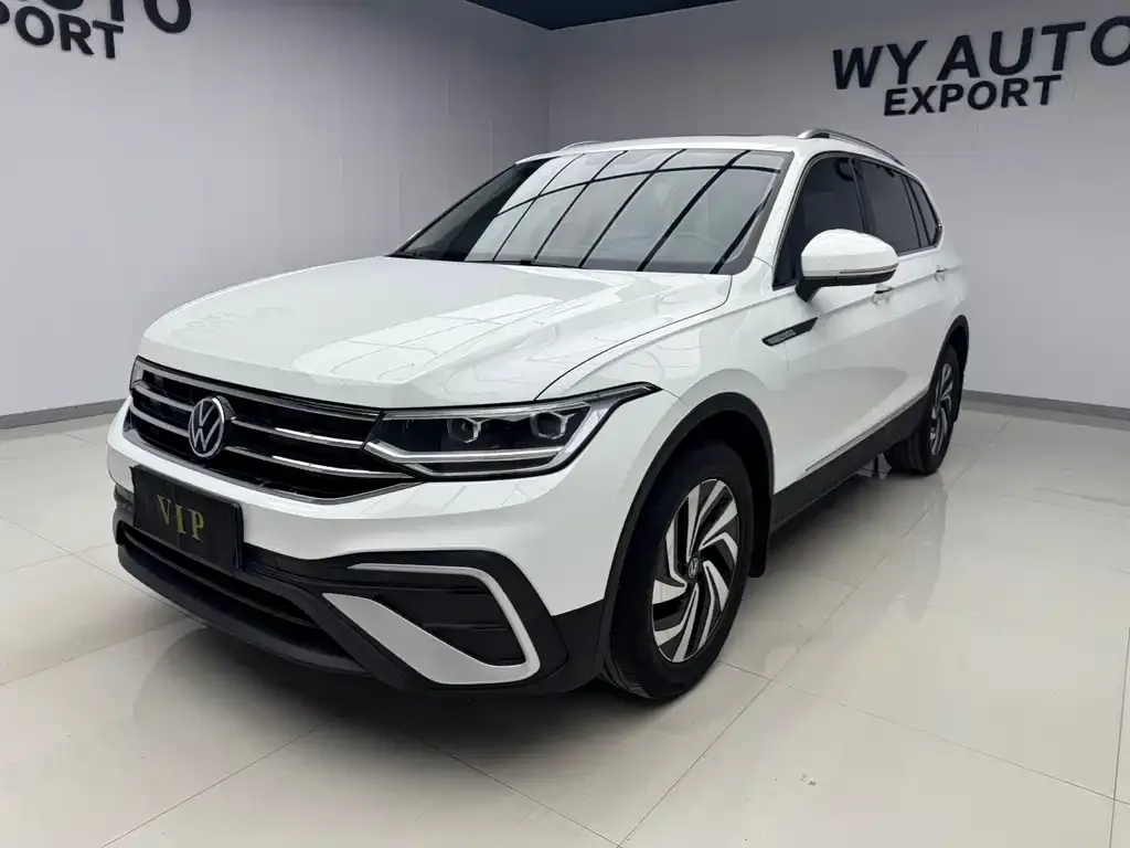 Volkswagen Tiguan L — фото 1