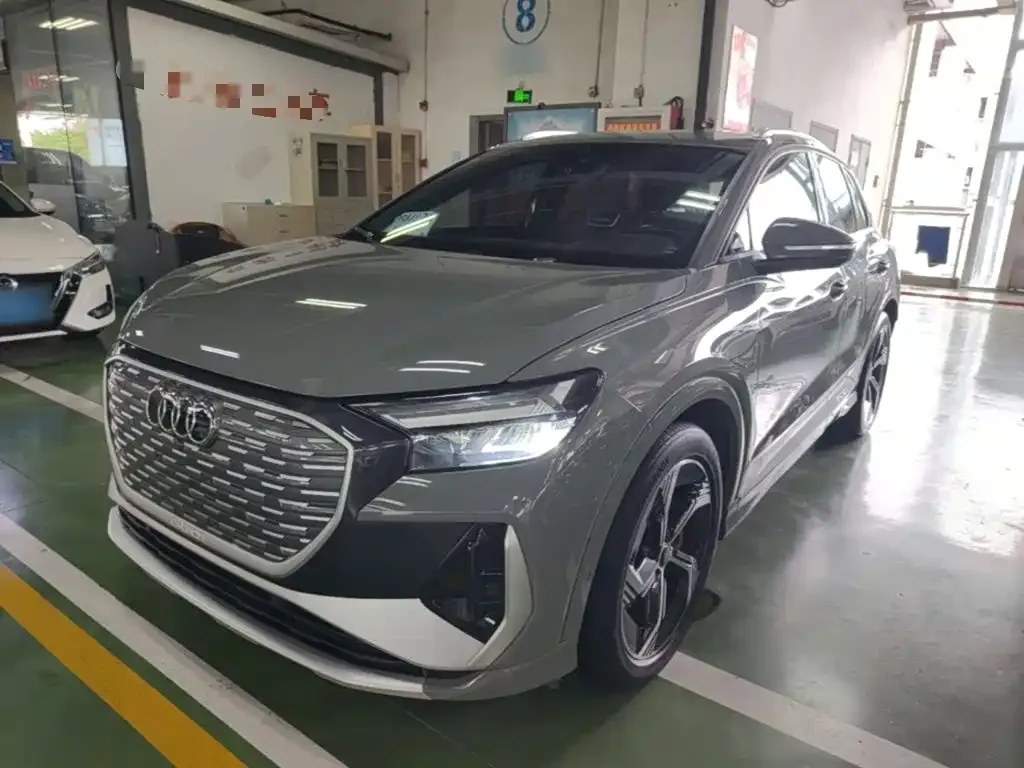 Audi Q4 e-tron — фото 1