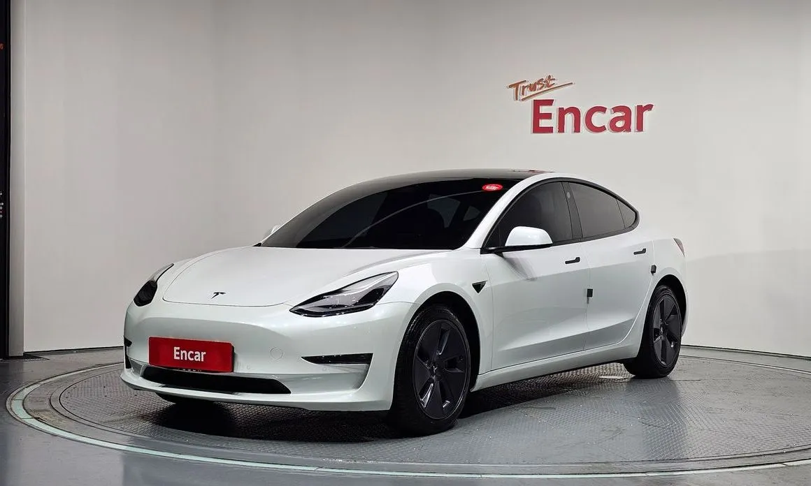 Tesla Model 3 — фото 1
