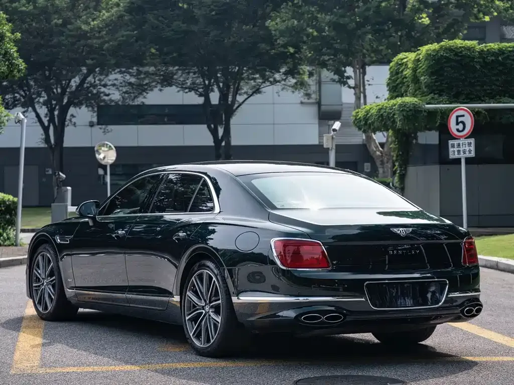 Bentley Flying Spur PHEV — фото 9