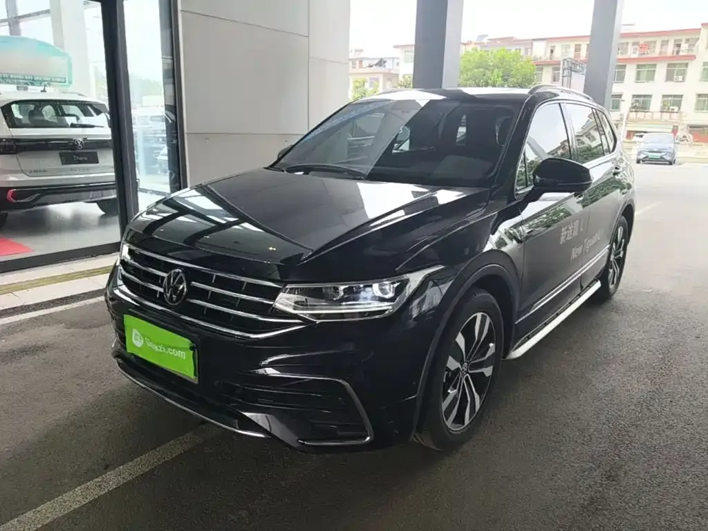 Volkswagen Tiguan L — фото 1