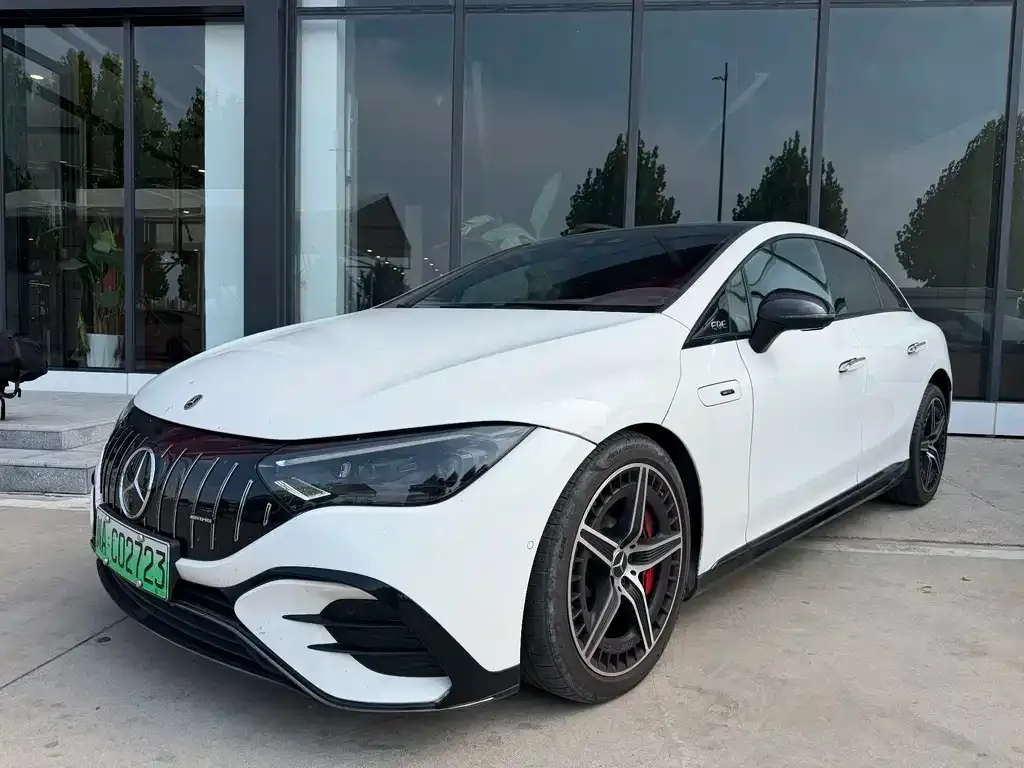 Mercedes-Benz EQE AMG — фото 1