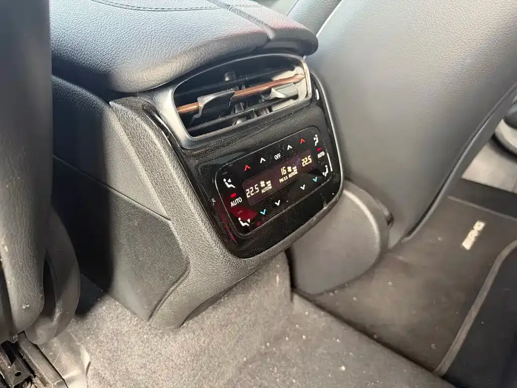 Mercedes-Benz EQE AMG — фото 10