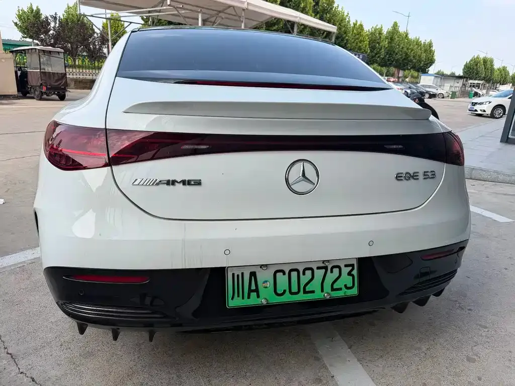 Mercedes-Benz EQE AMG — фото 9