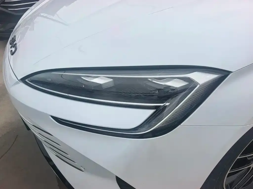 BYD Seal — фото 2