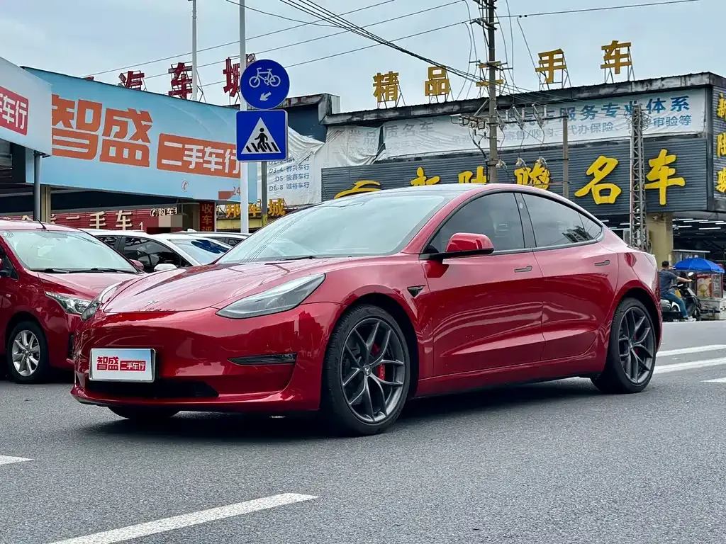 Tesla Model 3 — фото 1