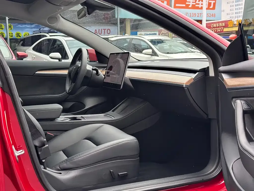 Tesla Model 3 — фото 9
