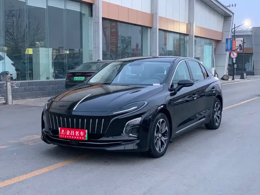 Hongqi E-QM5 — фото 1