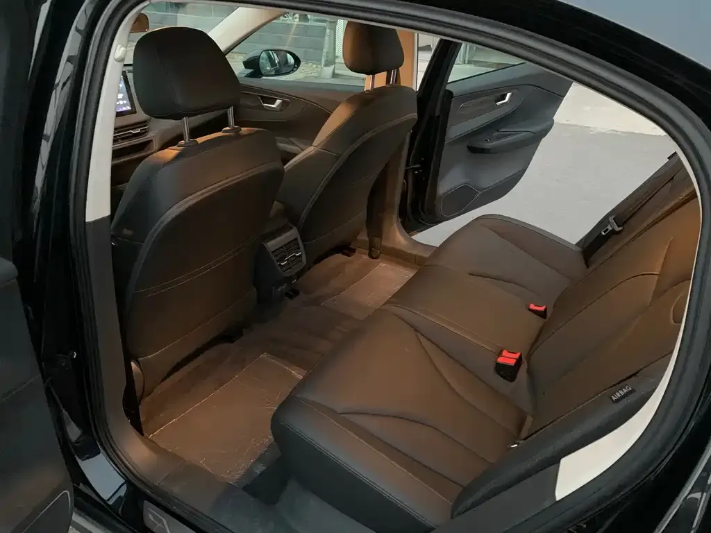 Hongqi E-QM5 — фото 3