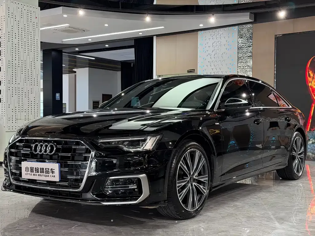 Audi A6L — фото 1