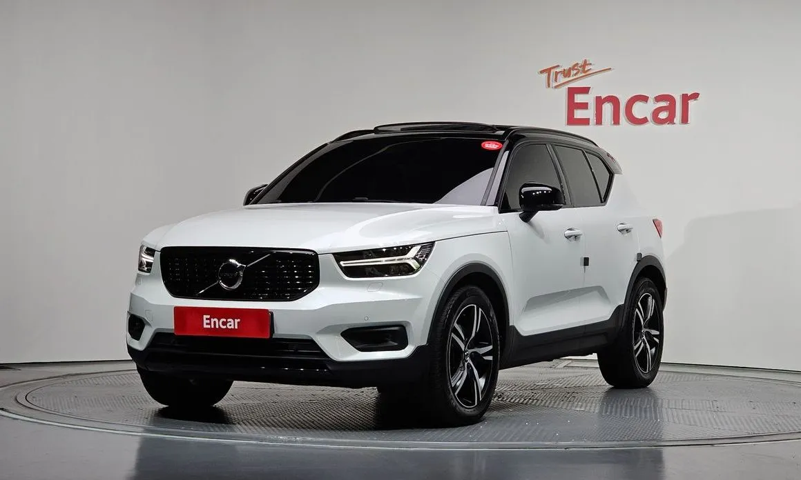 Volvo XC40 — фото 1