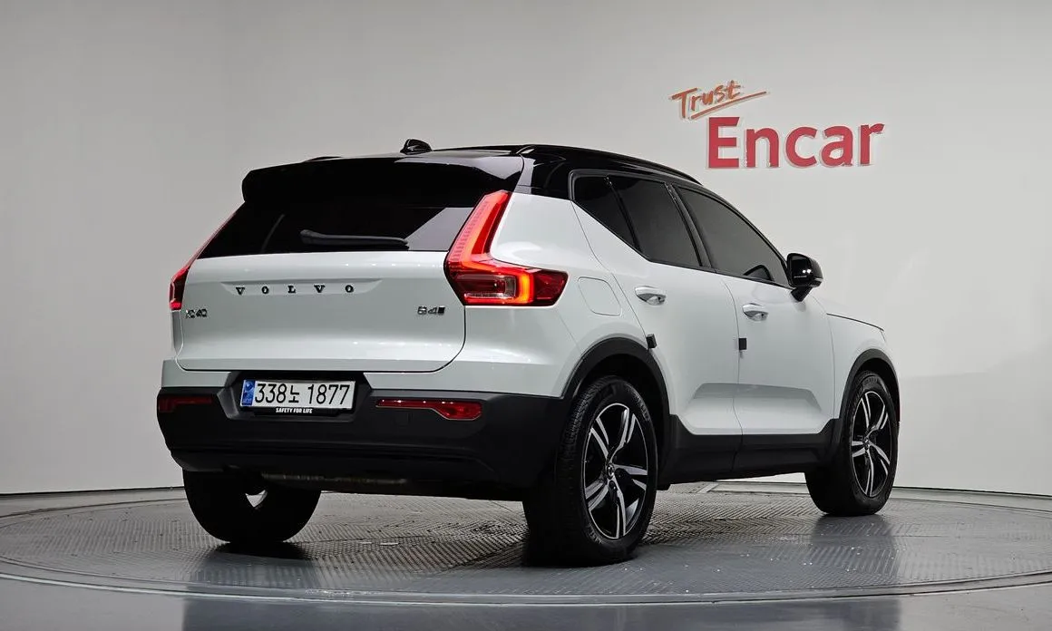 Volvo XC40 — фото 4