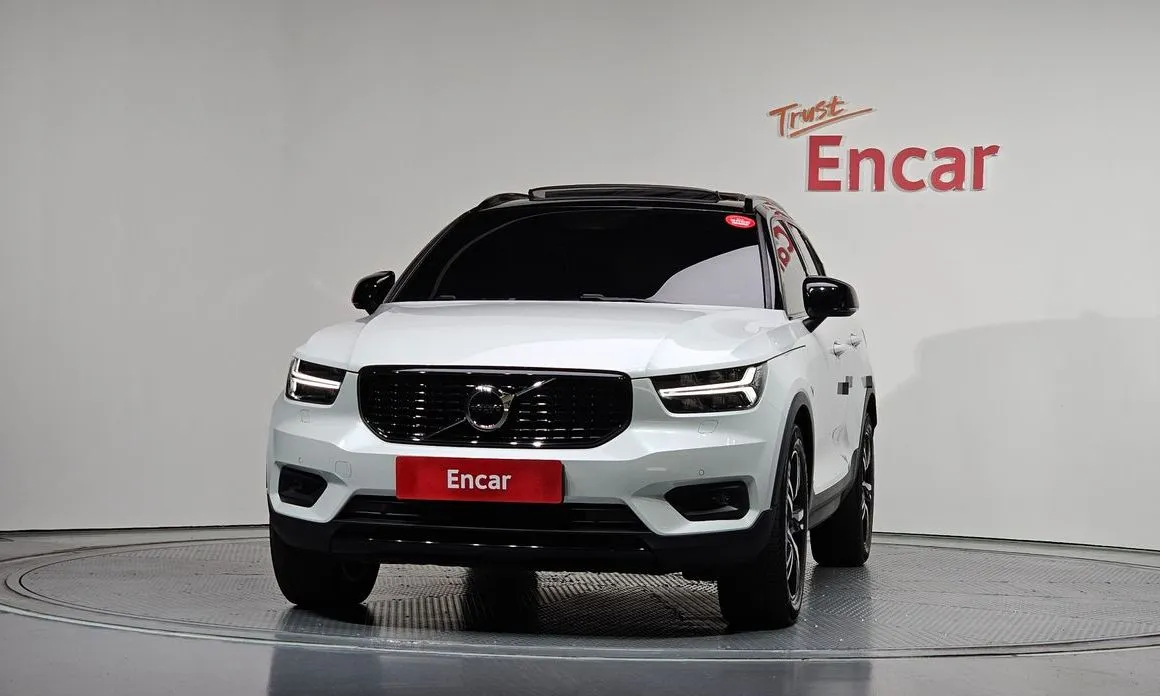 Volvo XC40 — фото 3
