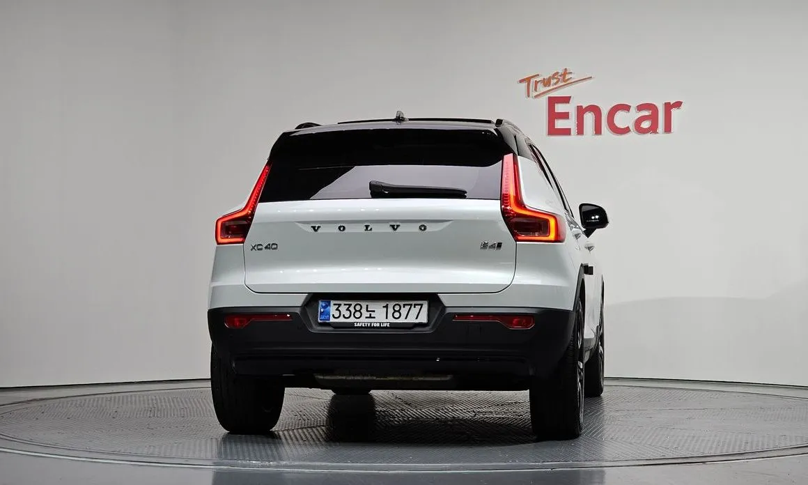 Volvo XC40 — фото 5