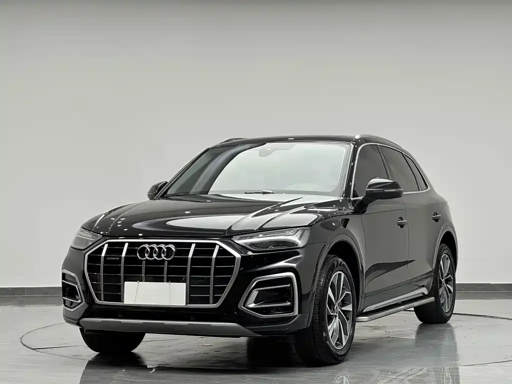 Audi Q5L — фото 1