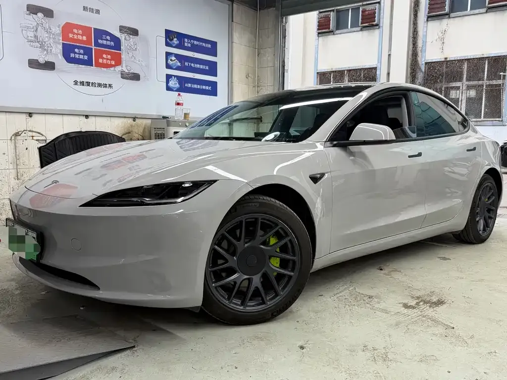 Tesla Model 3 — фото 1