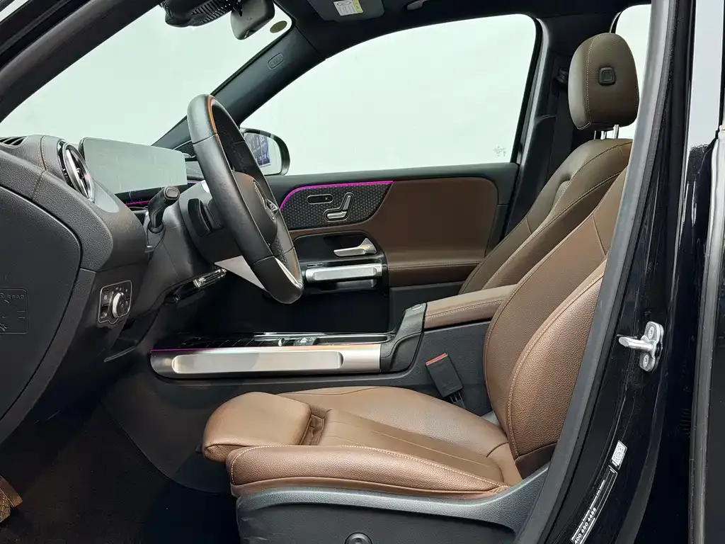 Mercedes-Benz EQB — фото 10