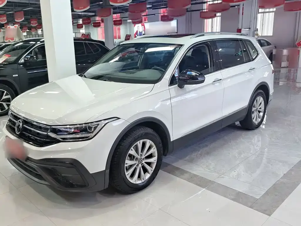 Volkswagen Tiguan L — фото 10