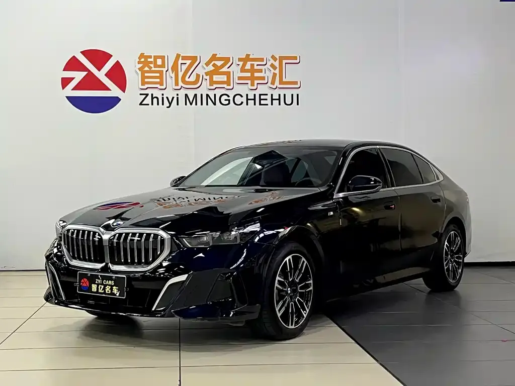 BMW 5 Series — фото 1