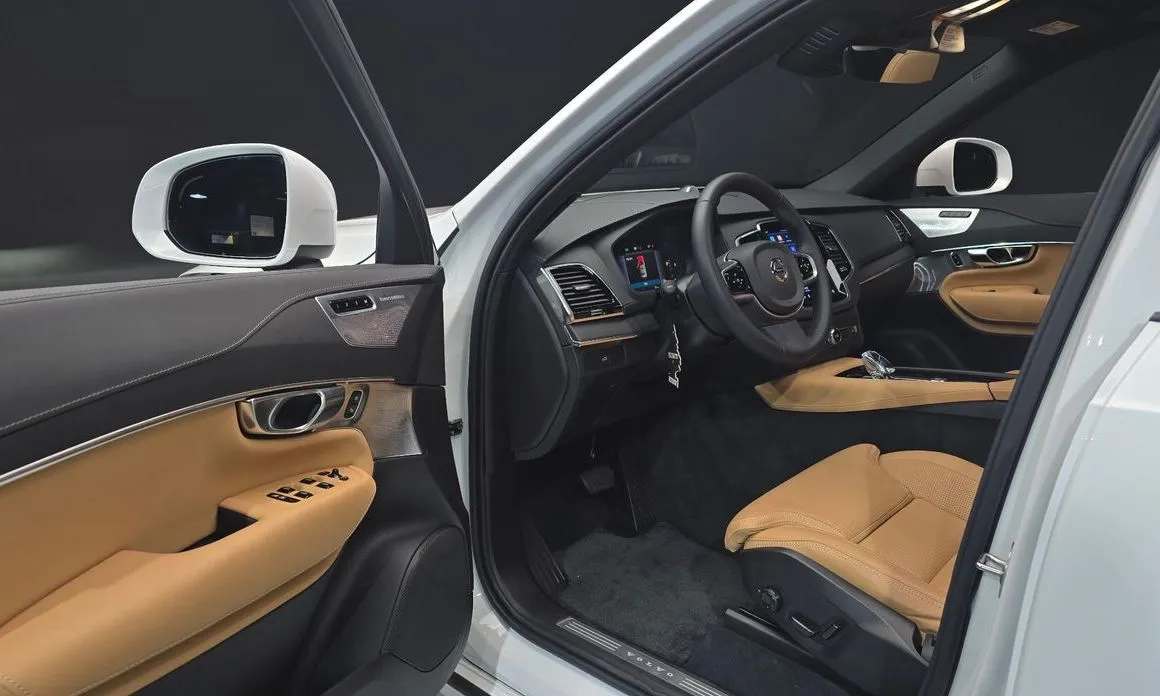 Volvo XC90 — фото 10