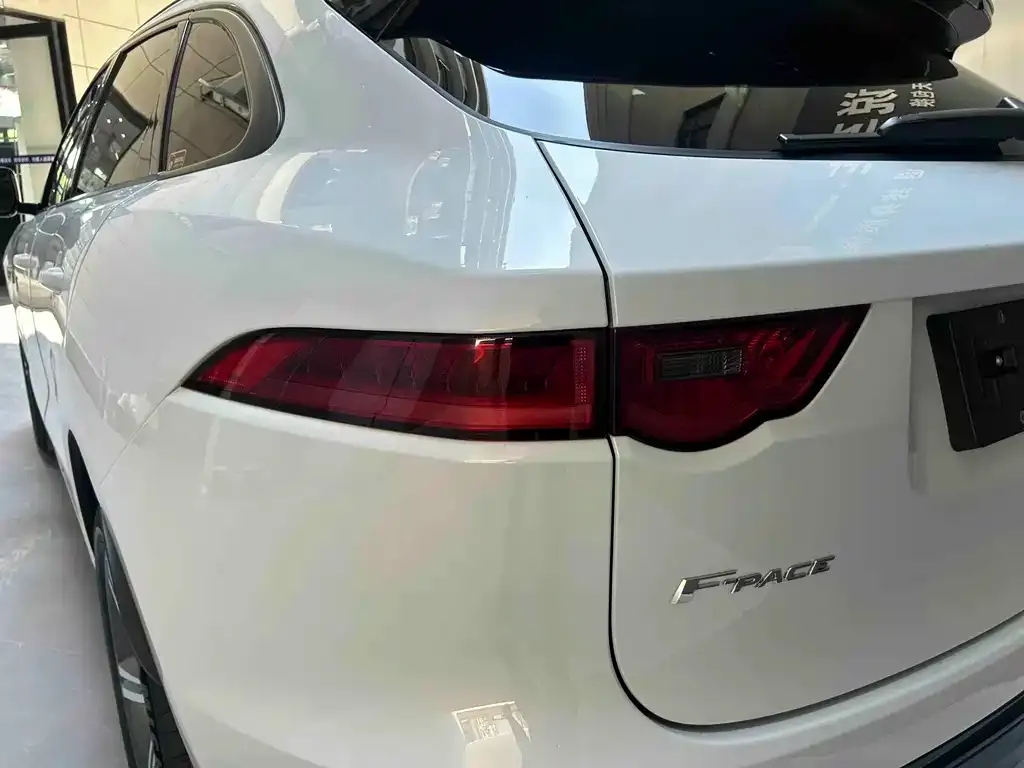 Jaguar F-PACE — фото 2