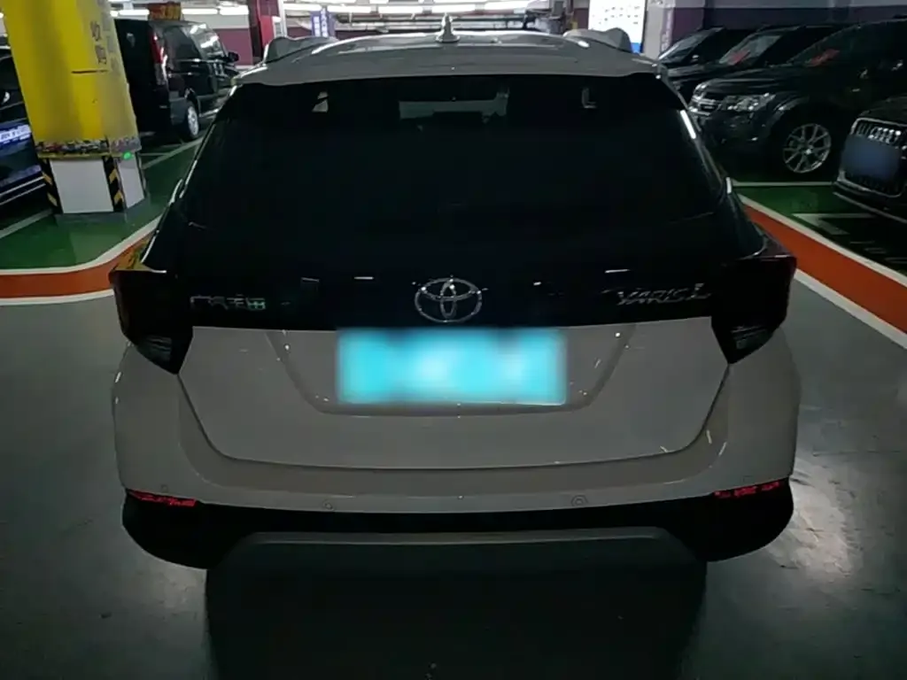 Toyota Yaris L — фото 6