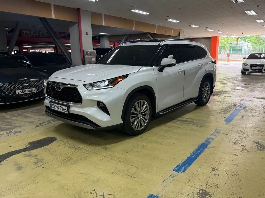 Toyota Highlander — фото 1