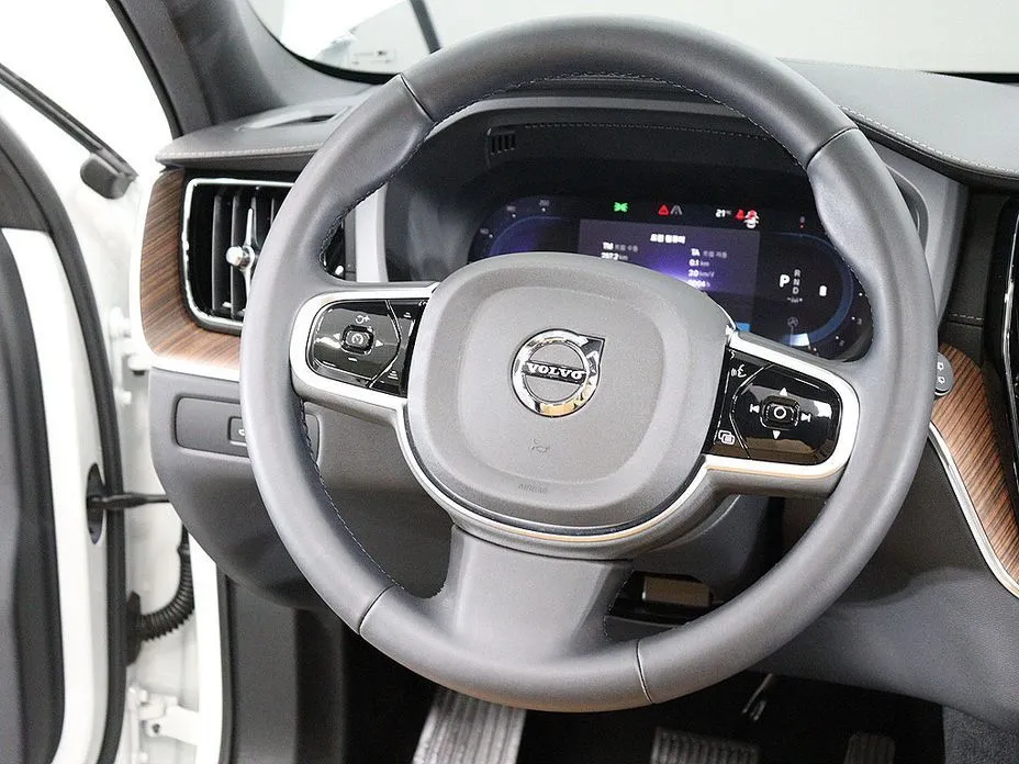 Volvo XC60 — фото 10