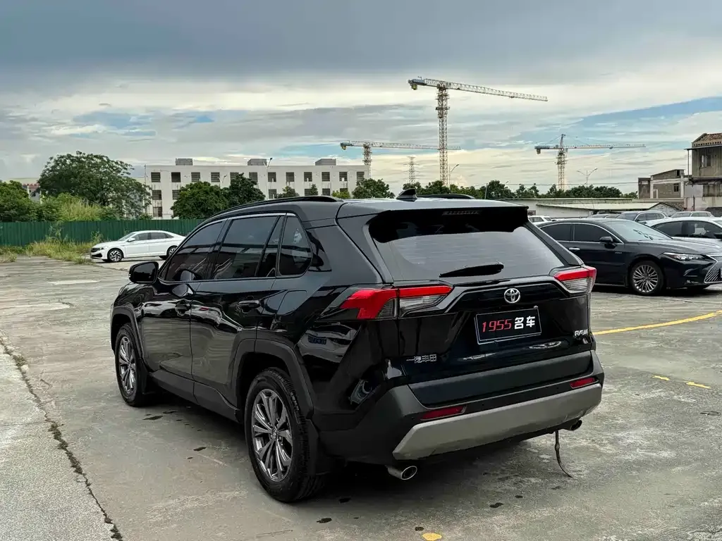 Toyota RAV4 — фото 7