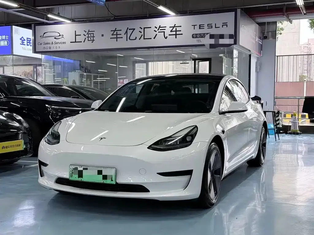 Tesla Model 3 — фото 1