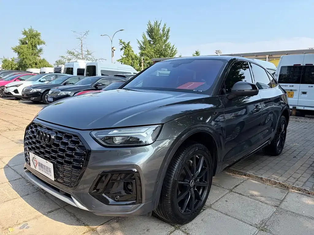 Audi Q5L Sportback — фото 1