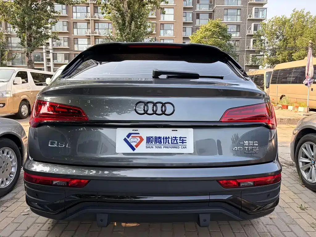Audi Q5L Sportback — фото 3