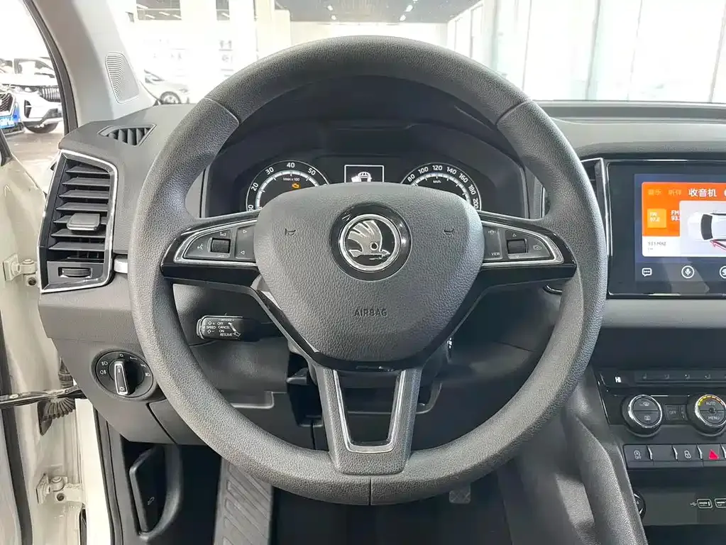 Skoda Karoq — фото 10