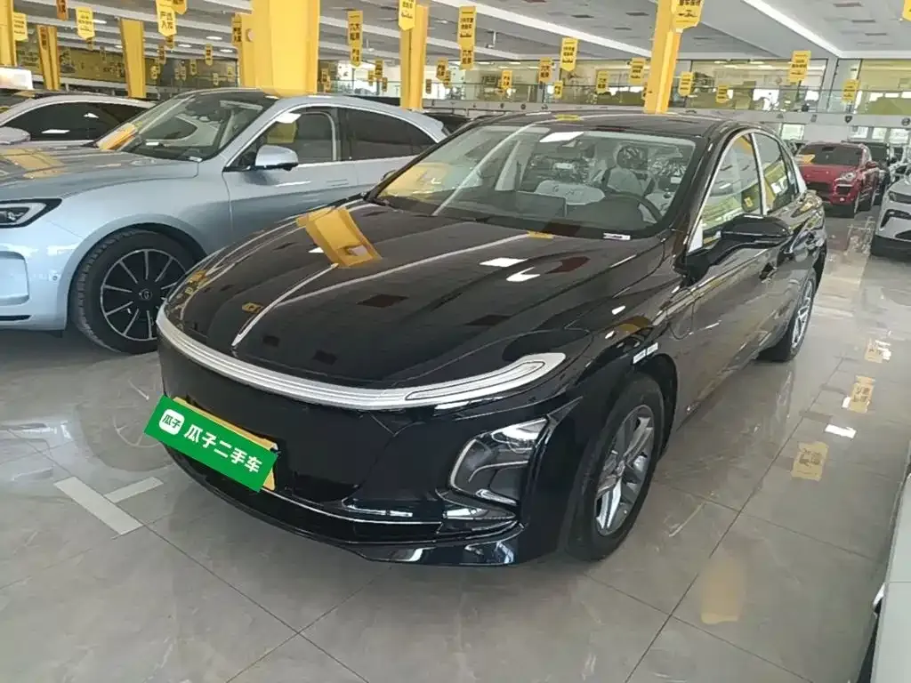 Hongqi E-QM5 — фото 1