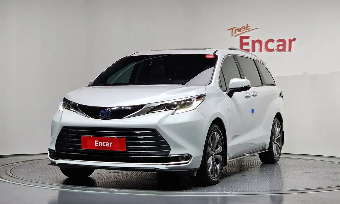 Toyota Sienna — фото 1