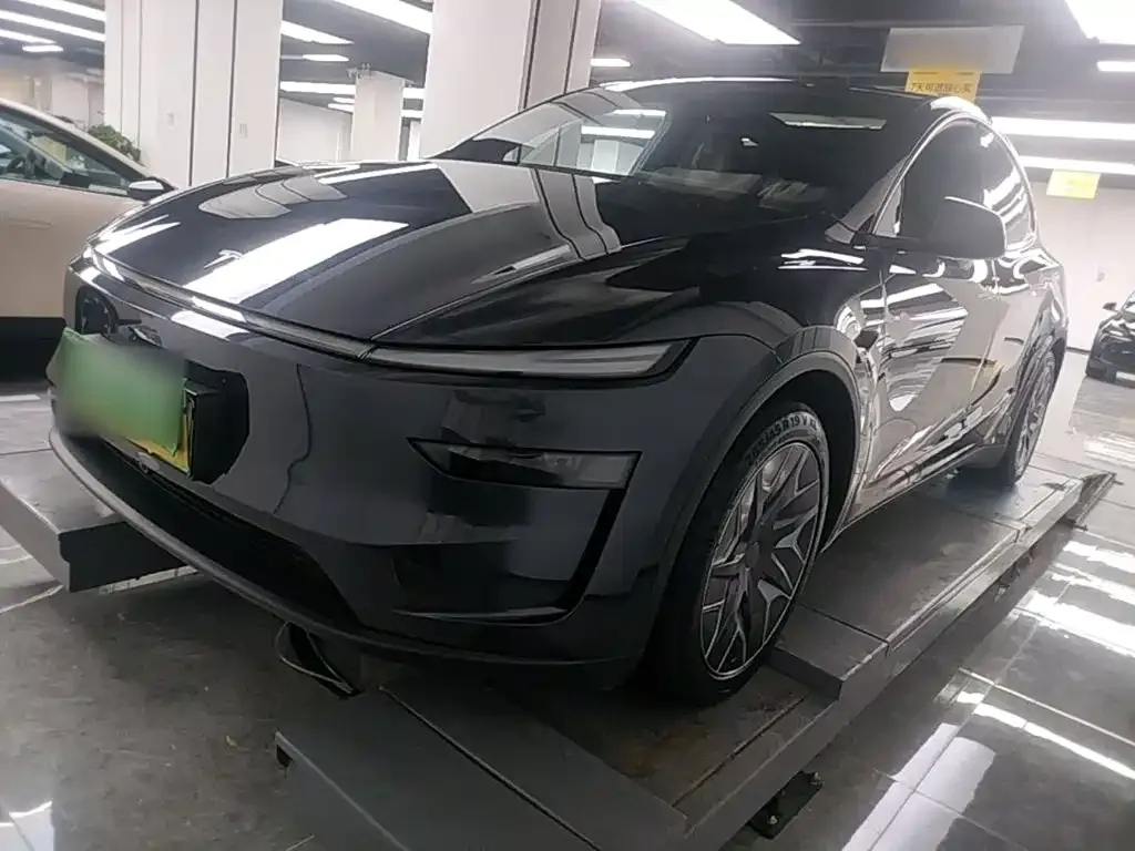 Tesla Model Y L — фото 3