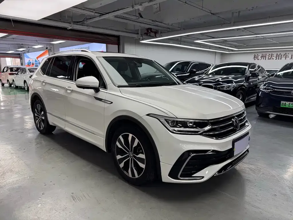 Volkswagen Tiguan L — фото 5