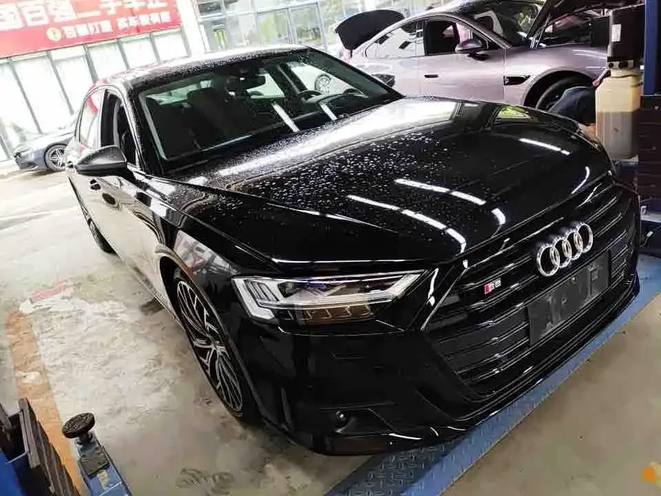 Audi S8 — фото 4