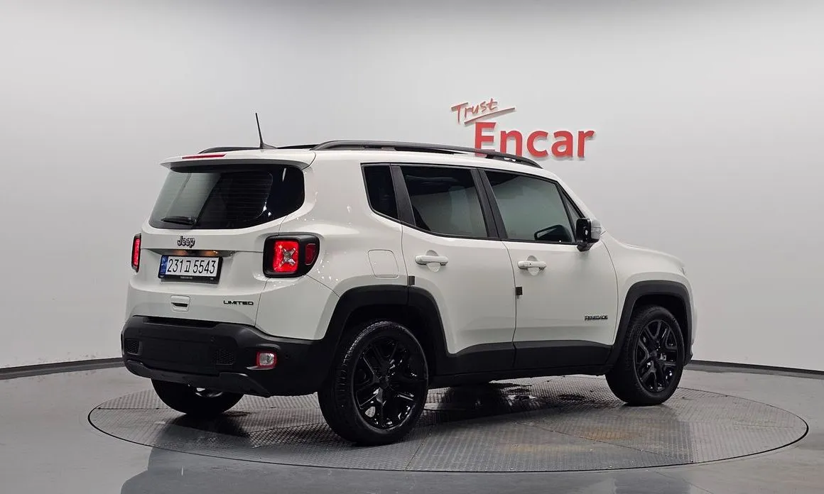 Jeep Renegade — фото 5