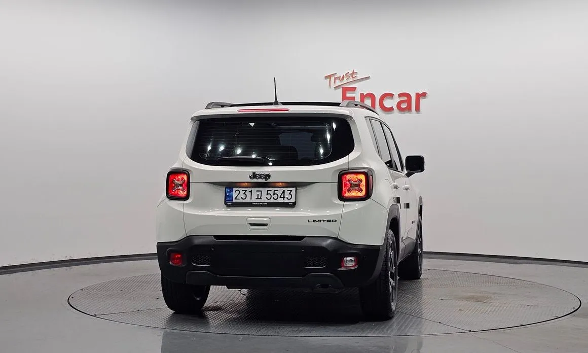 Jeep Renegade — фото 4