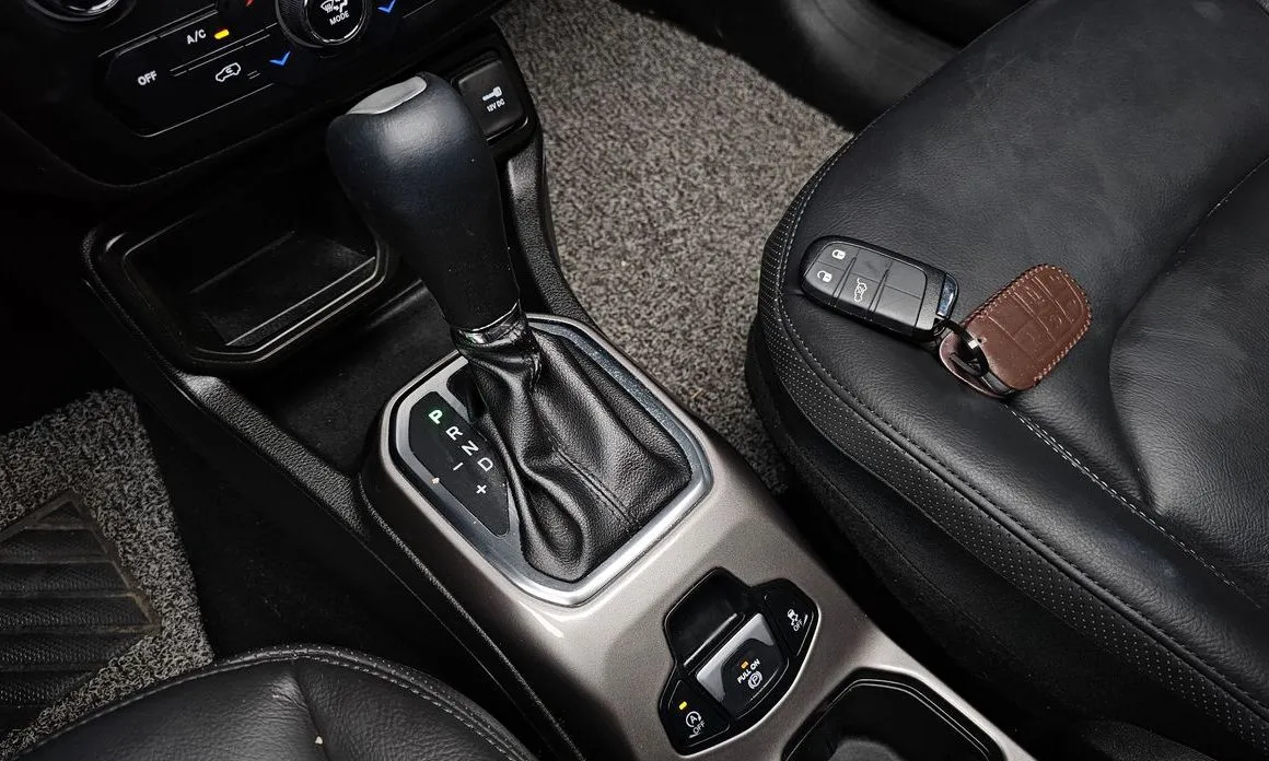 Jeep Renegade — фото 10