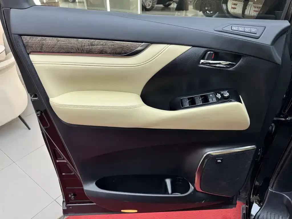 Toyota Vellfire — фото 7