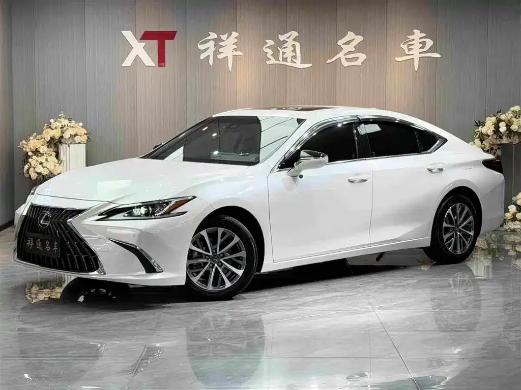 Lexus ES — фото 1