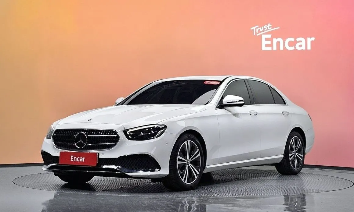 Mercedes-Benz E-Class — фото 1