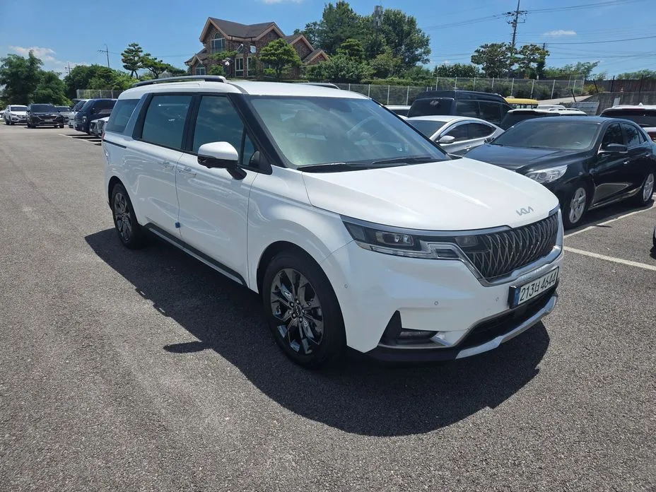Kia Carnival — фото 10