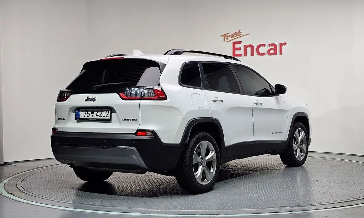 Jeep Cherokee — фото 8