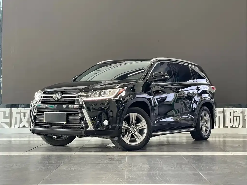 Toyota Highlander — фото 1
