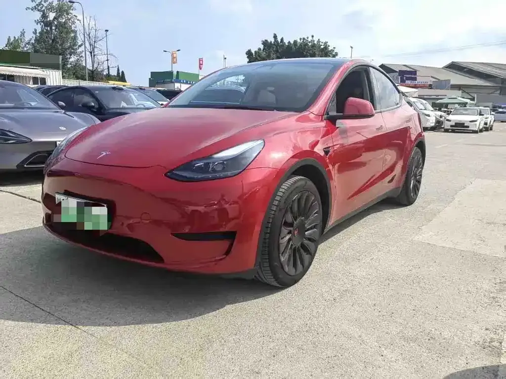 Tesla Model Y — фото 1