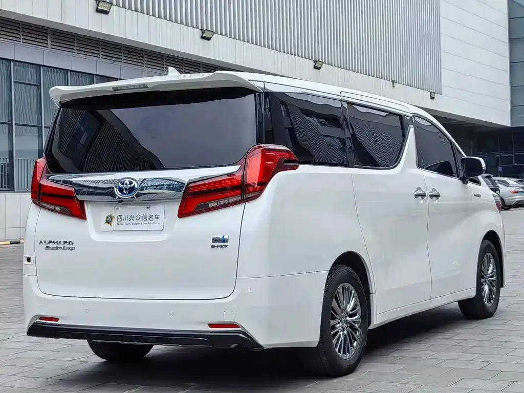 Toyota Alphard — фото 9