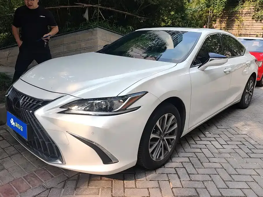 Lexus ES — фото 1